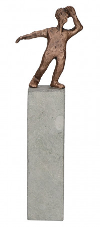 Weitblick - Bronzefigur auf Anröchter Blaustein