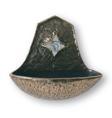 Bronzeweihbecken mit Bergkristall