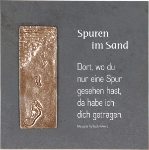 Schieferrelief Spuren im Sand